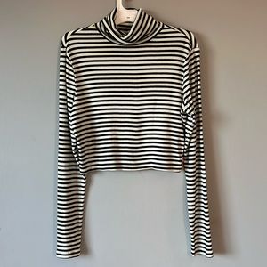 Levi’s Cropped Striped Turtleneck - Size M